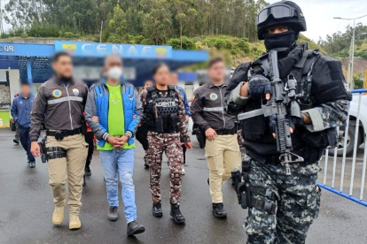 Ocho presos colombianos fueron repatriados a su país. Agentes policiales y del SNAI entregaron a los sentenciados a funcionarios del Instituto Nacional Penitenciario y Carcelario de Colombia.