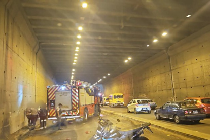 Choque entre tres vehículos en la Occidental deja seis heridos en el sector San Carlos