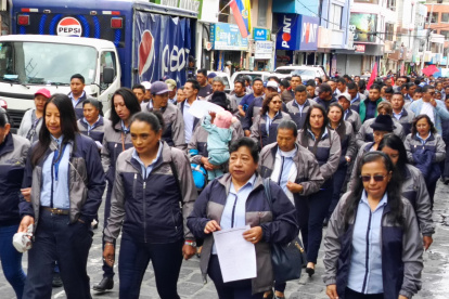 Trabajadores de Cotopaxi exigen derogación del Decreto 054 en el Día del Trabajo.