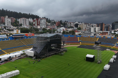 1.200 trabajadores han participado en el montaje del escenario, uno de los más grandes en realizarse en el país.
