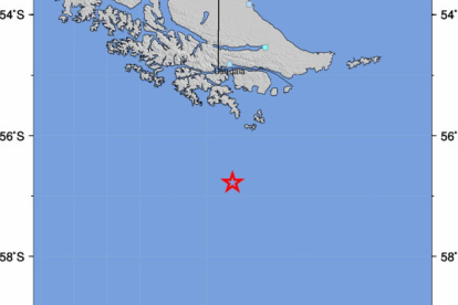 Imagen cedida por el Servicio Geológico de los Estados Unidos (USGS) muestra la ubicación de un terremoto de magnitud 7,5 que golpeó el Pasaje de Drake al sur de la región de Magallanes, Chile.