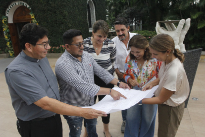 Parte del grupo organizador: P. Eduardo Auza, Gabriel Avilés, Verónica Coello, José Ignacio Castelblanco, Margarita Pérez de Castelblanco y Patricia Roca.