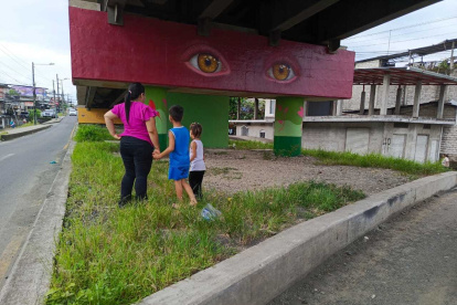 Efecto. Los peatones son los que más problemas tienen al momento de cruzar por la zona.