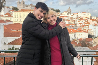 Pedro Figueira, conocido como La Divaza, compartió un emotivo mensaje tras la muerte de su madre en Venezuela.