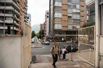 Los dirigentes y propietarios suelen acudir a la Policía para detectar a sospechosos en los departamentos.