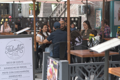 El comercio local se activa en feriados gracias a la llegada de turistas en busca de gastronomía.