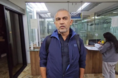 El procurador de la alianza, Francisco Estarellas, intentó ingresar la impugnación a la resolución del CNE la noche del 30 de abril de 2025.