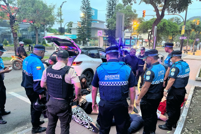 Los agentes de control municipal retuvieron a los implicados.