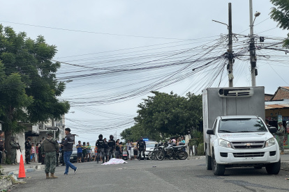 El crimen de Jorge Washington Cruz Briones y su hijo Ken Brando Cruz Intriago generó temor en el barrio Santa Clara.