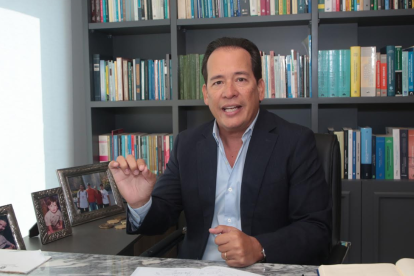 Henry Cucalón empezó a trabajar en el servicio público, desde los 25 años. Está por cumplir 52.