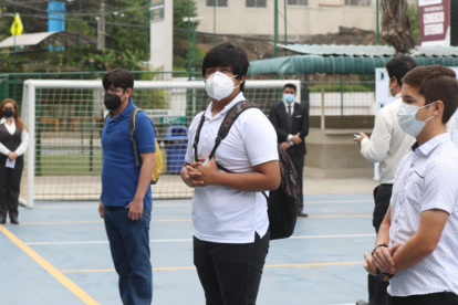 Uso obligatorio de mascarilla en escuelas de Guayas, Manabí, Pichincha y Santo Domingo desde el 5 de mayo de 2025.