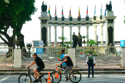Avenida Malecón es una de las vías donde funciona Ruta Centro, todos los domingos, de 06:00 a 12:00. En calle Panamá sigue hasta las 17:00.