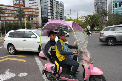Se establecen prohibiciones para circular por las veredas.