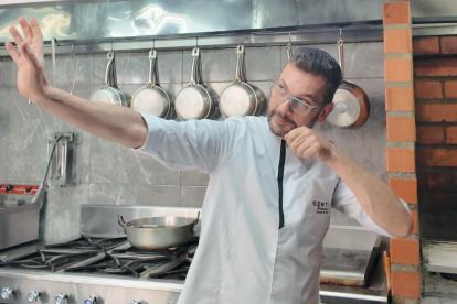 El chef uruguayo que encontró en Ecuador el lugar ideal para unir tradición y creatividad.