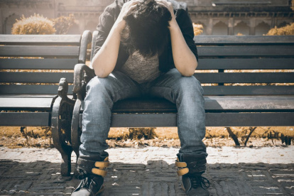 Jóvenes. Aumenta el sentimiento de soledad en jóvenes, a pesar de tener mayores conexiones en redes sociales.