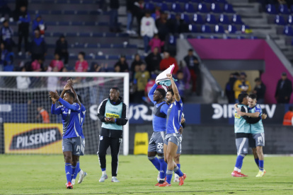 INDEPENDIENTE DEL VALLE VS EMELEC EN EL ESTADIO BANCO GUAYAQUIL DE CHILLO JIJON SE JUEGA EL ENCUENTRO ENTRE  INDEPENDIENTE DEL VALLE VS EMELEC FECHA: 04/05/2025 FOTOGRAFO: GUSTAVO GUAMAN PERIODISTA:ROBERTO VILLAVICENCIO AG-PERIODISTAS AG-GRANASA AG-PERIODISTAS-QUITO