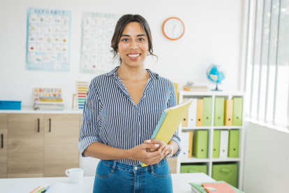 Docentes calificados pueden unirse al magisterio fiscal en Ecuador a través del concurso de méritos y oposición 2025 impulsado por el Ministerio de Educación.
