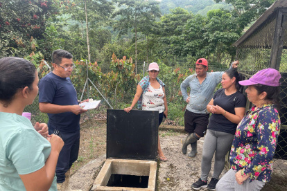 En Pangua, las autoridades comunitarias y representantes locales realizaron una inspección a los tanques de reserva de agua de la comuna Piedadcita.