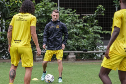 Damián Díaz (c) jugó en Barcelona y ganó tres títulos nacionales.