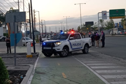 La Policía, en el área donde se produjo el ataque este 7 de mayo.
