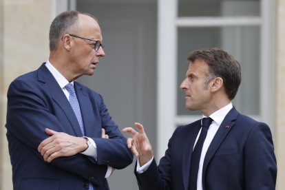 El canciller alemán, Friedrich Merz, visita Francia y Polonia al día siguiente de su elección. En la imagen, junto a Emmanuel Macron.