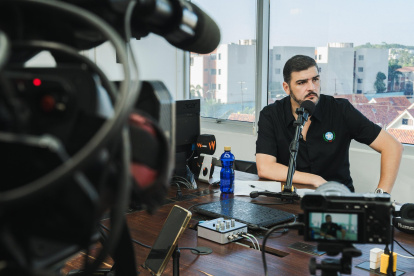 El alcalde de Guayaquil, Aquiles Álvarez, durante su enlace radial la mañana de este miércoles 7 de mayo.