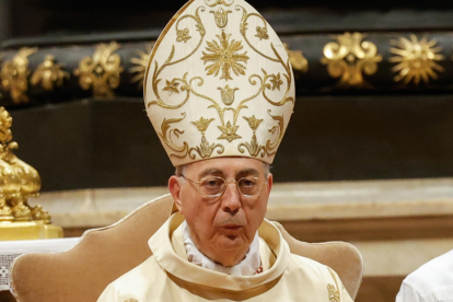 El Vaticano ha anunciado que el cónclave ha elegido un nuevo papa y su identidad será revelada en los próximos minutos por el cardenal protodiácono.