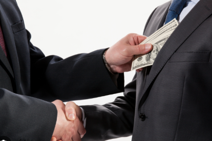 Dos exfuncionarios del IESS fueron llamados a juicio.