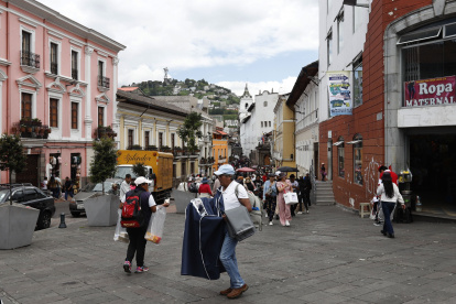 La falta de control en el espacio público del Centro Histórico no solo pone en riesgo la estética urbana, sino el derecho a disfrutar de una ciudad ordenada y segura.