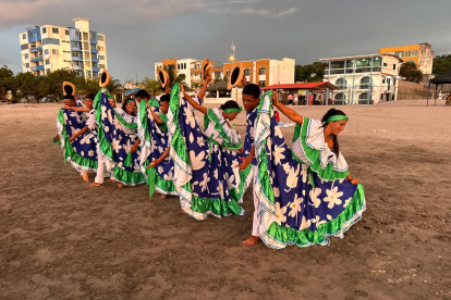 Ruge la marimba, tiembla la tierra: Atacames despierta con Semacata
