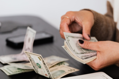 El monto base es de $ 55 mensuales, pero puede variar según el tipo de bono asignado.