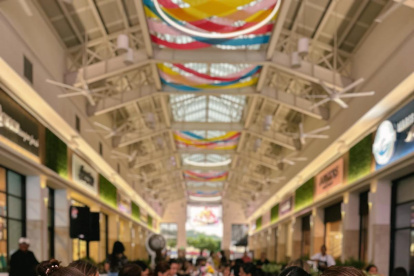 Pintar. Una de las actividades artísticas donde las madres e hijas pintan juntas y celebran.