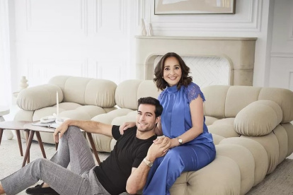 Danilo Carrera con su madre.