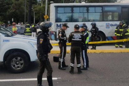 Un policía falleció tras ser atropellado por el Ecovía en el centro de  Quito