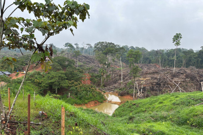 Efectos de minería ilegal en Orellana. Imagen referencial de una zona afectada por esa problemática.