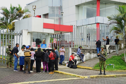 Los cuerpos de los 11 militares asesinados fueron trasladados al Centro Forense de Lago Agrio.