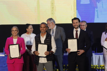 Anabella Azín, Raúl Chávez (correísmo) y Niels Olsen recibieron su credenciales el pasado 9 de mayo de 2025.