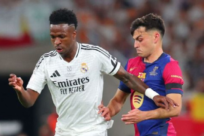 VInícius (i) es una de las cartas de gol de Real Madrid para el duelo ante FC Barcelona