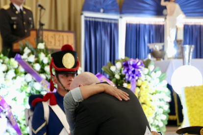 Gian Carlo Loffredo acompañó los cuerpos y expresó su respaldo a las familias de los uniformados