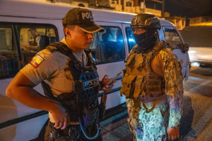 Referencial. Capturan a cinco hombres por tenencia ilegal de armas