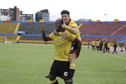 Gabriel Cortez, de Barcelona, anotó el primer gol en el duelo en el estadio Atahualpa ante Universidad Católica