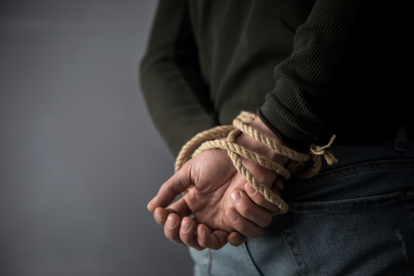 REFERENCIAL. La víctima fue encontrada maniatada y con cinta adhesiva en el rostro, según el informe preliminar.