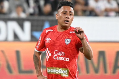 Christian Cueva juega en Cienciano de Perú.