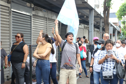 Los comerciantes salieron al centro a realizar una marcha pacífica