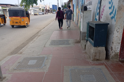 CNEL empieza a soldar sus cajas.