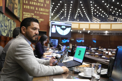 Otto Vera (PSC) fue el encargado de presentar la terna en el Pleno.