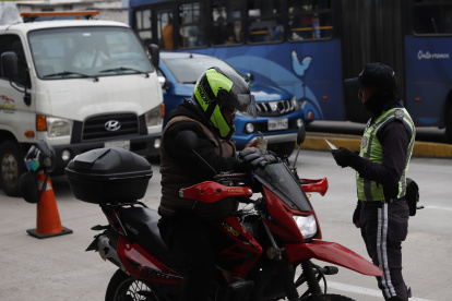 La medida funciona en las mañanas y tardes para reducir la congestión vial en el casco urbano.