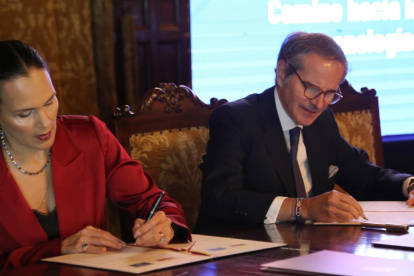 La ministra de Energía, Inés Manzano, suscribió hoy un memorando de entendimiento con el director General del Organismo Internacional de Energía Atómica (OIEA), Rafael Mariano Grossi.