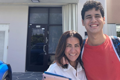 Wendy Rosillo con su hijo.