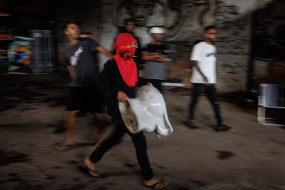 Habitantes de la favela Moinho participan en una manifestaciónen Sao Paulo, Brasil.